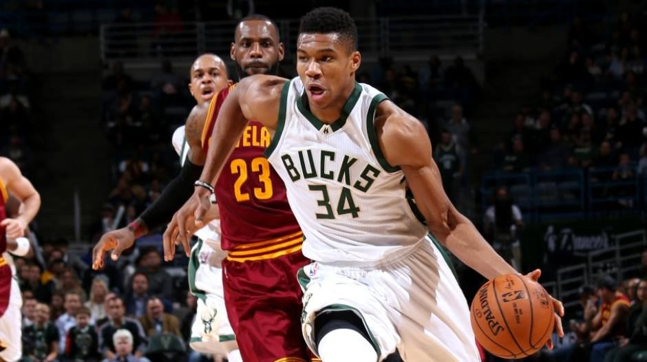 Ο Αντετοκούνμπο διέλυσε τον Λεμπρόν στο καλύτερο ματς της καριέρας του!