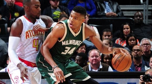 Διαστημική ντρίμπλα και κάρφωμα από τον Αντετοκούνμπο