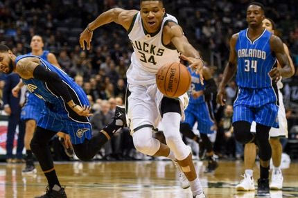 Πρώτο triple double και απίθανη επίδοση από τον Αντετοκούνμπο