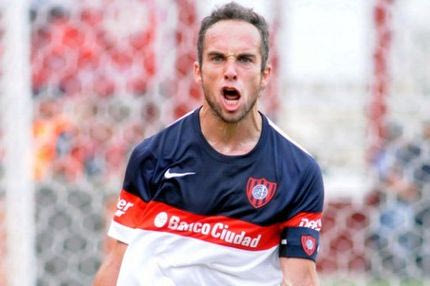 “Ζωγράφισε” κόντρα στην Μπόκα ο Μπελούστσι