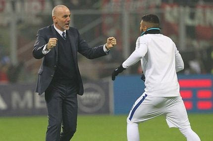 Πανηγύρισε σαν οπαδός στην αγκαλιά του προπονητή του!