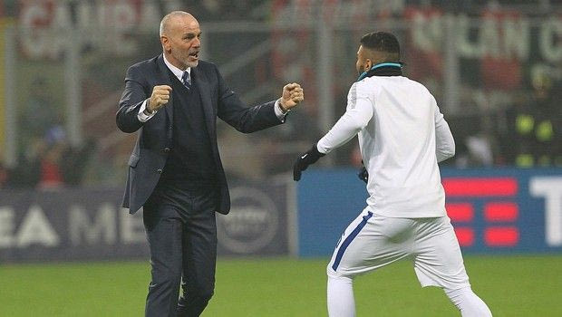 Πανηγύρισε σαν οπαδός στην αγκαλιά του προπονητή του!