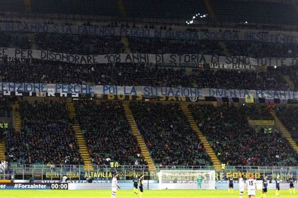 Νέο “κράξιμο” σε παίκτες και διοίκηση με πολεμικό πανό!