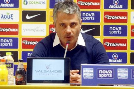 Ο Κορακάκης επιμορφώνεται και περιμένει…