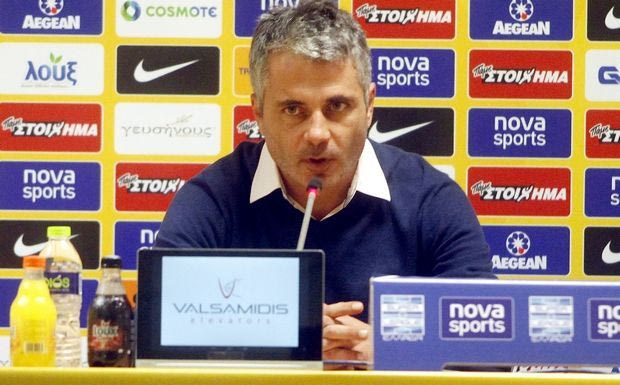 Ο Κορακάκης επιμορφώνεται και περιμένει…