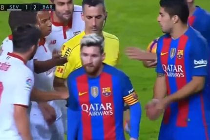 Έξαλλος ο Μέσι με τον διαιτητή του Σεβίλλη-Μπαρτσελόνα