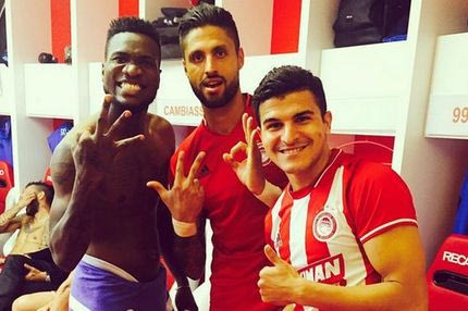 Έτσι πανηγύρισαν τη νίκη επί του “αιωνίου” οι παίκτες του Ολυμπιακού