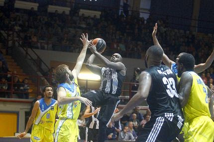 Ο Κλάντον σκέπασε τα καλάθια στο Λαύριο