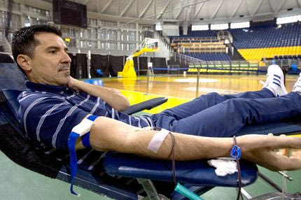 Στο κρεβάτι της αιμοδοσίας ο Πρίφτης!