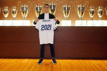 Κριστιάνο Ρονάλντο πενταετίας και επίσημα στη Ρεάλ