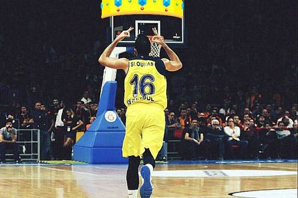 Τα έκανε όλα ο σούπερ Σλούκας (VIDEOS)