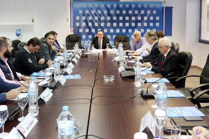 Ανακοίνωση των 12: “Να εφαρμοστεί ΤΩΡΑ η απόφαση της 12ης Απριλίου”