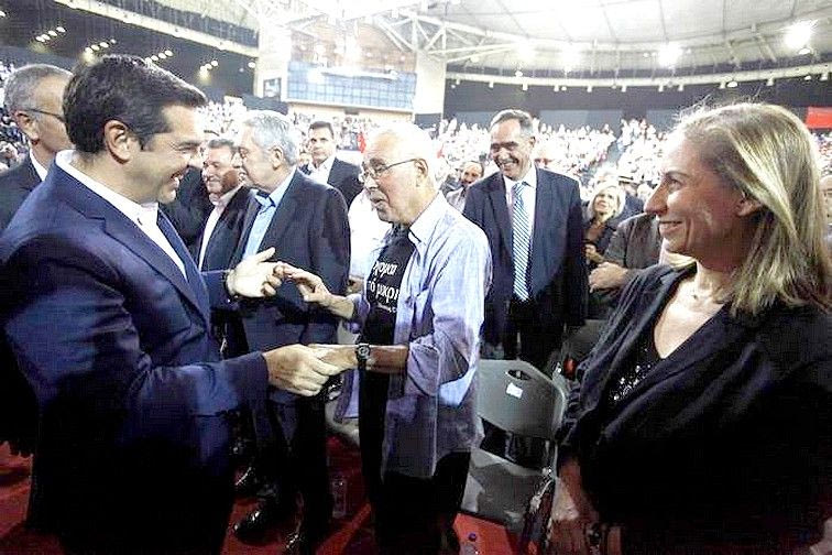 Ολίγον δάγκωμα, ολίγον γλύψιμο