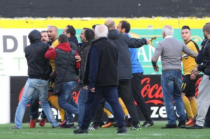 Σοβαρό περιστατικό! Εφαγαν ξύλο Καρυπίδης και Τζεμπούρ