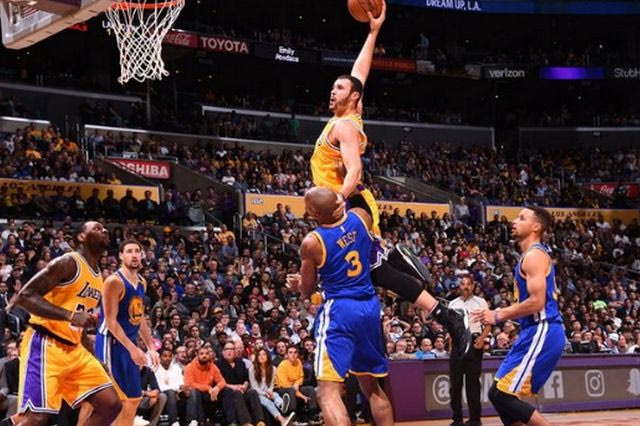Πάρτι των Lakers απέναντι στους Warriors!
