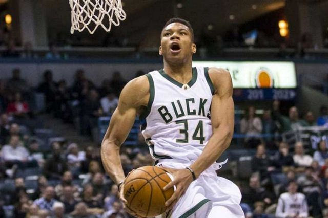 Οι Μπακς ευχήθηκαν στα ελληνικά για τον Αντετοκούνμπο!