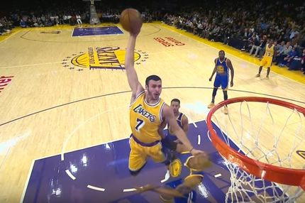 Κάρφωσε και μοίρασε… καρπαζιά!