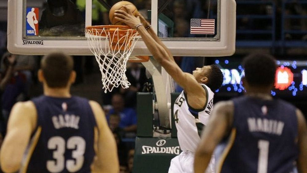 Εκπληκτικός Giannis, σπουδαία νίκη οι Bucks