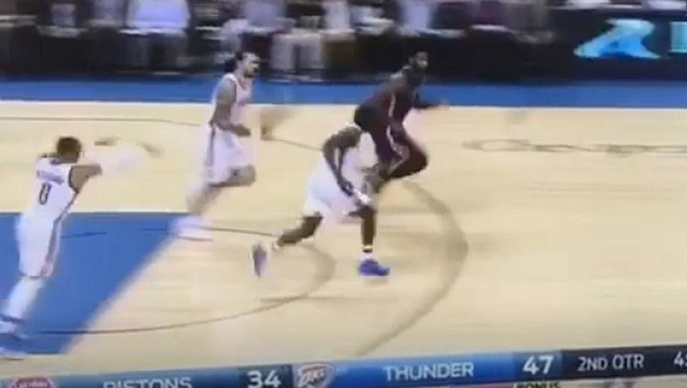 Απίστευτη πάσα από το… σπίτι του ο Westbrook