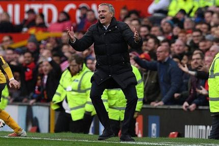 Έκανε σαν τρελός στον πάγκο ο Μουρίνιο!