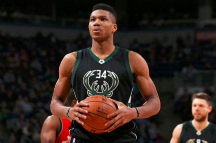 Giannis λαμπρός οδηγεί τους Μπακς!