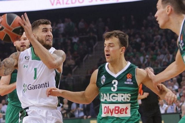 Η Ζαλγκίρις πετούσε τις μπάλες στα χέρια της Νταρουσάφακα