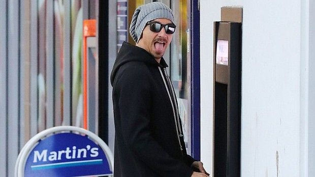 Βγάζει και… γλώσσα ο Ιμπραχίμοβιτς!