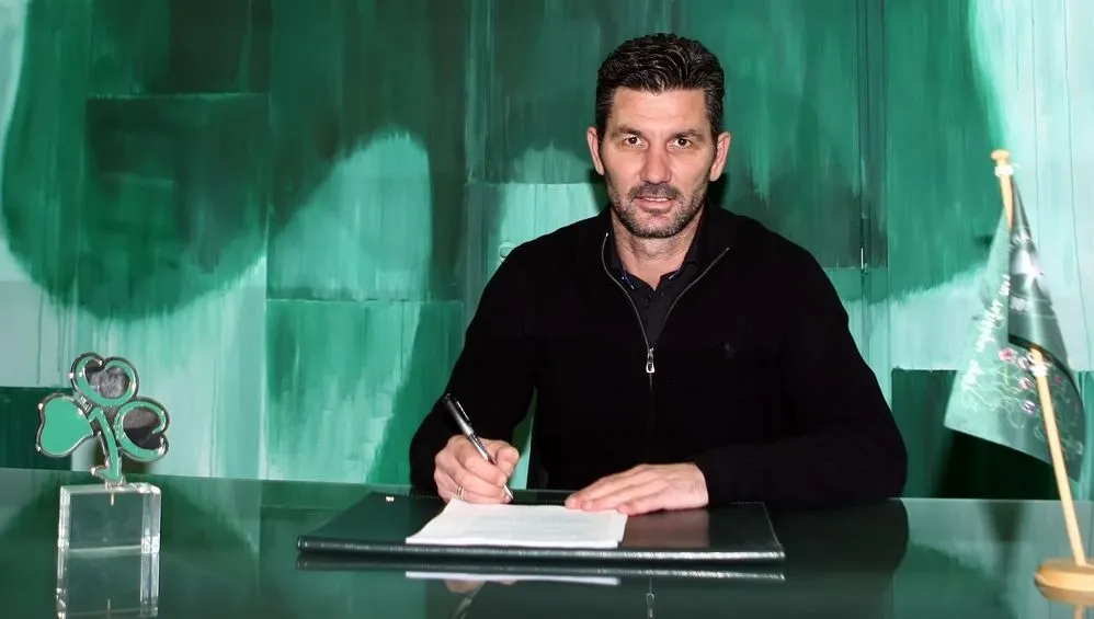 Οπαδοί σε Ουζουνίδη: “Η ομάδα είναι αχούρι”