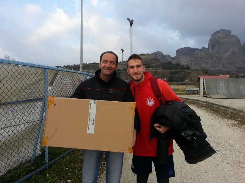 Ντύθηκε… Άι Βασίλης για την ομάδα των Μετεώρων ο Φορτούνης