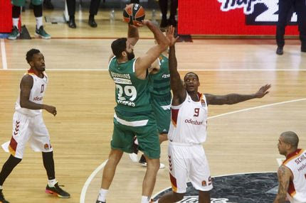 Η γκάφα του Μπουρούση στην δεύτερη περίοδο