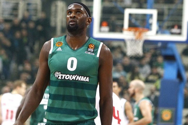 Ο σκούφος του Σίνγκλετον έδωσε χρώμα στο αεροδρόμιο