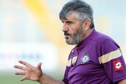 Γιατί ο προπονητής της Οσμάνλισπορ διαβάζει το… Ευαγγέλιο!