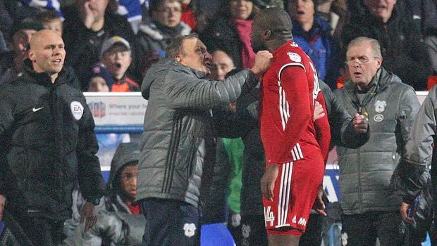 Κόκκινη, τσαμπουκάς με τον προπονητή του και 2 αγωνιστικές τιμωρία