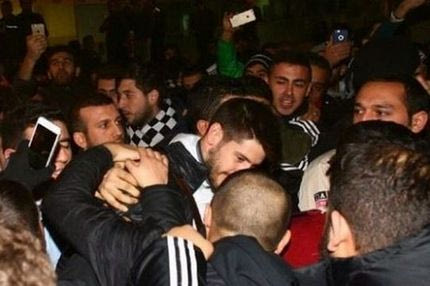 Αποθεώθηκαν μετά από τον διασυρμό οι παίκτες της Μπεσίκτας