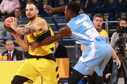 Νίκησε Έλιος και γκάφα