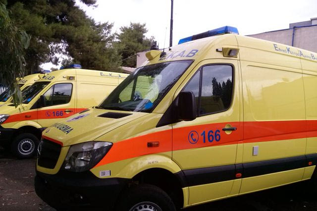 Με τα ΕΚΑΒ αντί για πούλμαν