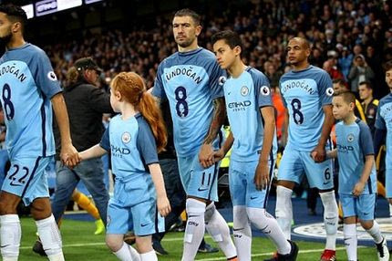 Οι φανέλες για τον “νεκρό” Γκιουντογκάν “γκρέμισαν” το Twitter!