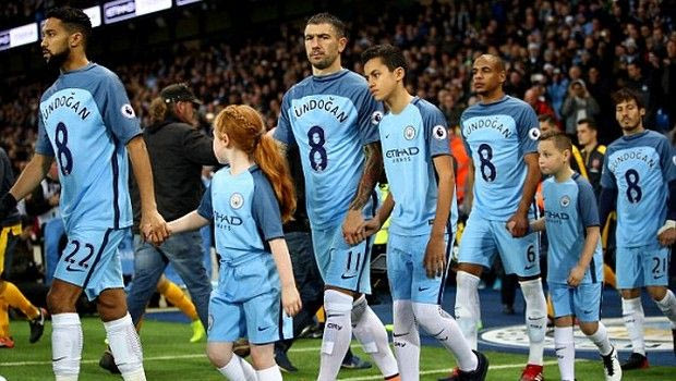 Οι φανέλες για τον “νεκρό” Γκιουντογκάν “γκρέμισαν” το Twitter!