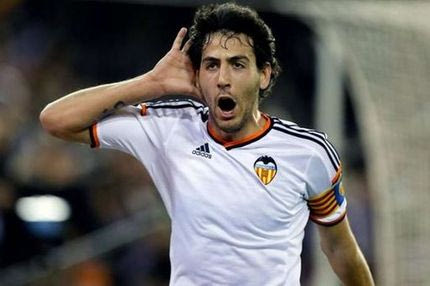 Η ομάδα παραπαίει και ο αρχηγός της γλεντάει σε ντισκοτέκ!