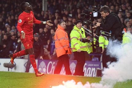 Διπλό στο “Γκούντισον Παρκ” και… καπνογόνο για Λίβερπουλ!