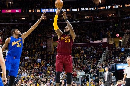 Σόου από Λεμπρόν και Ντουράντ μέσα σε ελάχιστα δευτερόλεπτα!