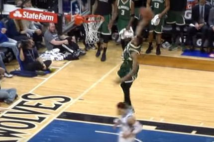 Σούπερ καρφωματάρα από Αντετοκούνμπο!