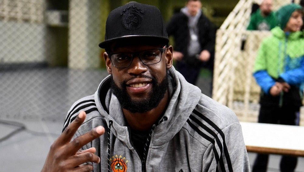 Ο Γκιστ μυεί την κόρη του στο Super Mario