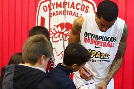 Τρίποντα… ανθρωπιάς από τον Γκριν