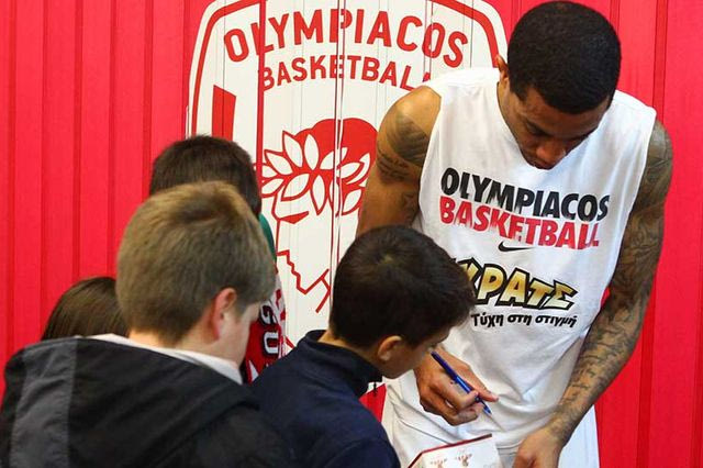 Τρίποντα… ανθρωπιάς από τον Γκριν