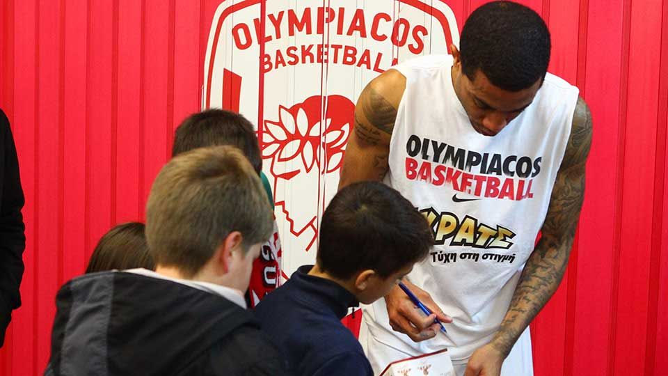 Τρίποντα… ανθρωπιάς από τον Γκριν