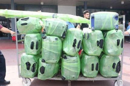 Η κυρία Ικάρντι έφυγε για διακοπές με 14(!) βαλίτσες!