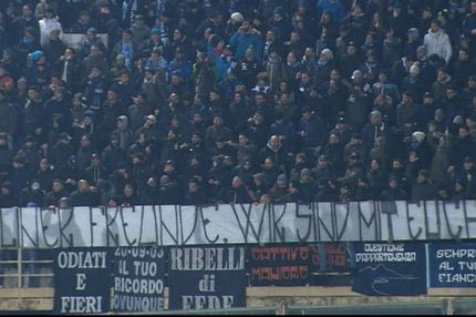 Οι οπαδοί της Νάπολι ύψωσαν πανό για το Βερολίνο