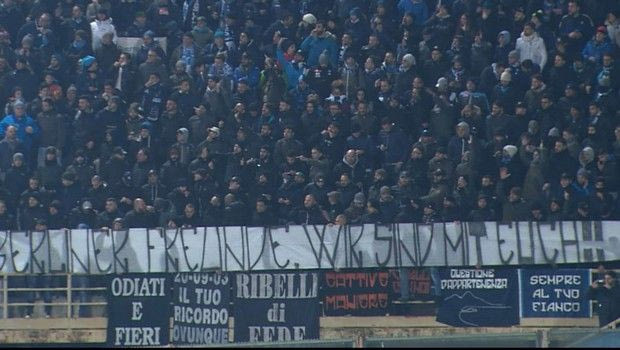 Οι οπαδοί της Νάπολι ύψωσαν πανό για το Βερολίνο