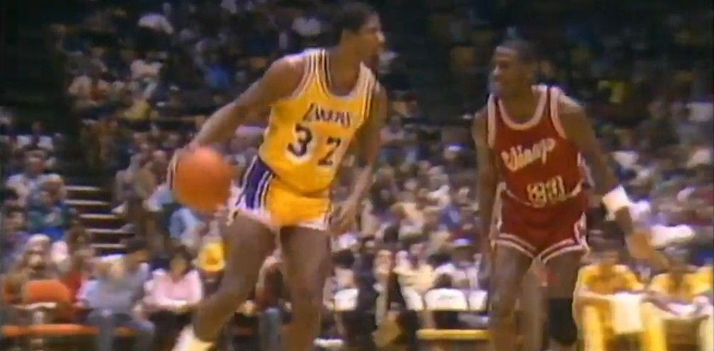 VIDEO: Όταν ο Μάτζικ πρωτοσυνάντησε τον Τζόρνταν!